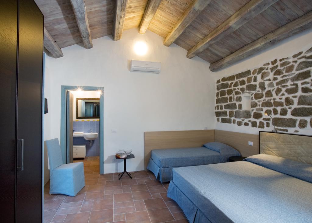 Гостевой дом Liscia Country Relais Сант'Антонио-ди-Галлура Экстерьер фото