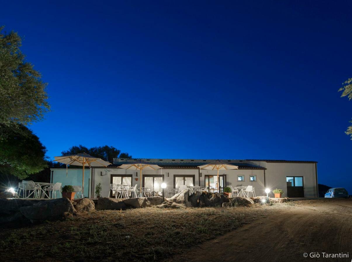 Гостевой дом Liscia Country Relais Сант'Антонио-ди-Галлура Экстерьер фото
